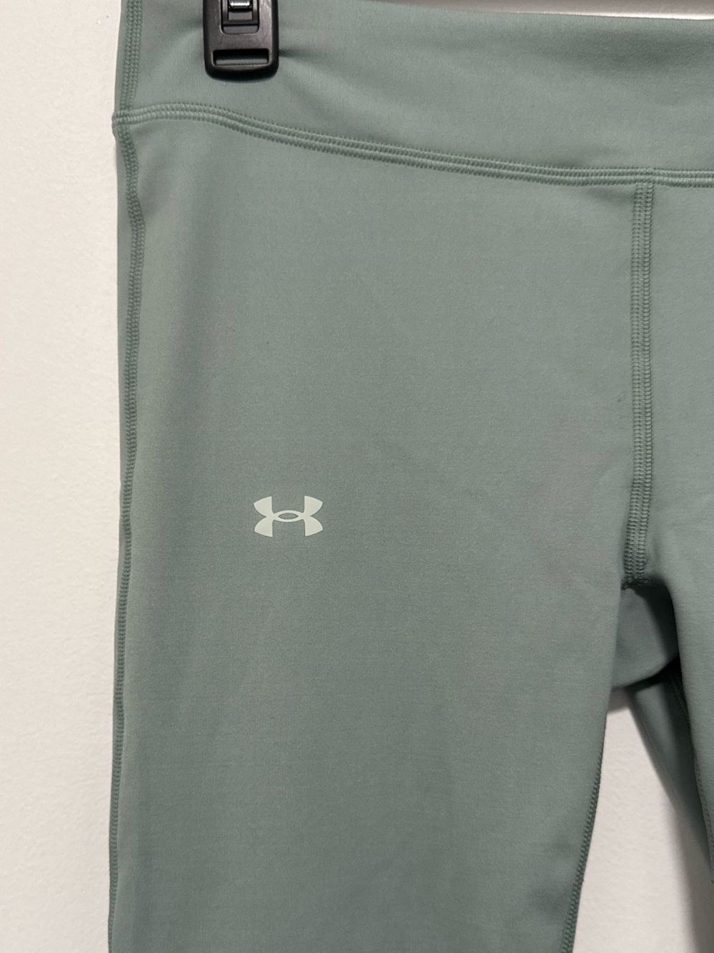 NWT Under Armour Girls Motion Crop Leggings Sage Green YL - Picture 3 of 5
